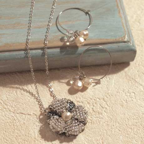 ホワイトクローバー・ネックレス&フープピアス（YA-123）