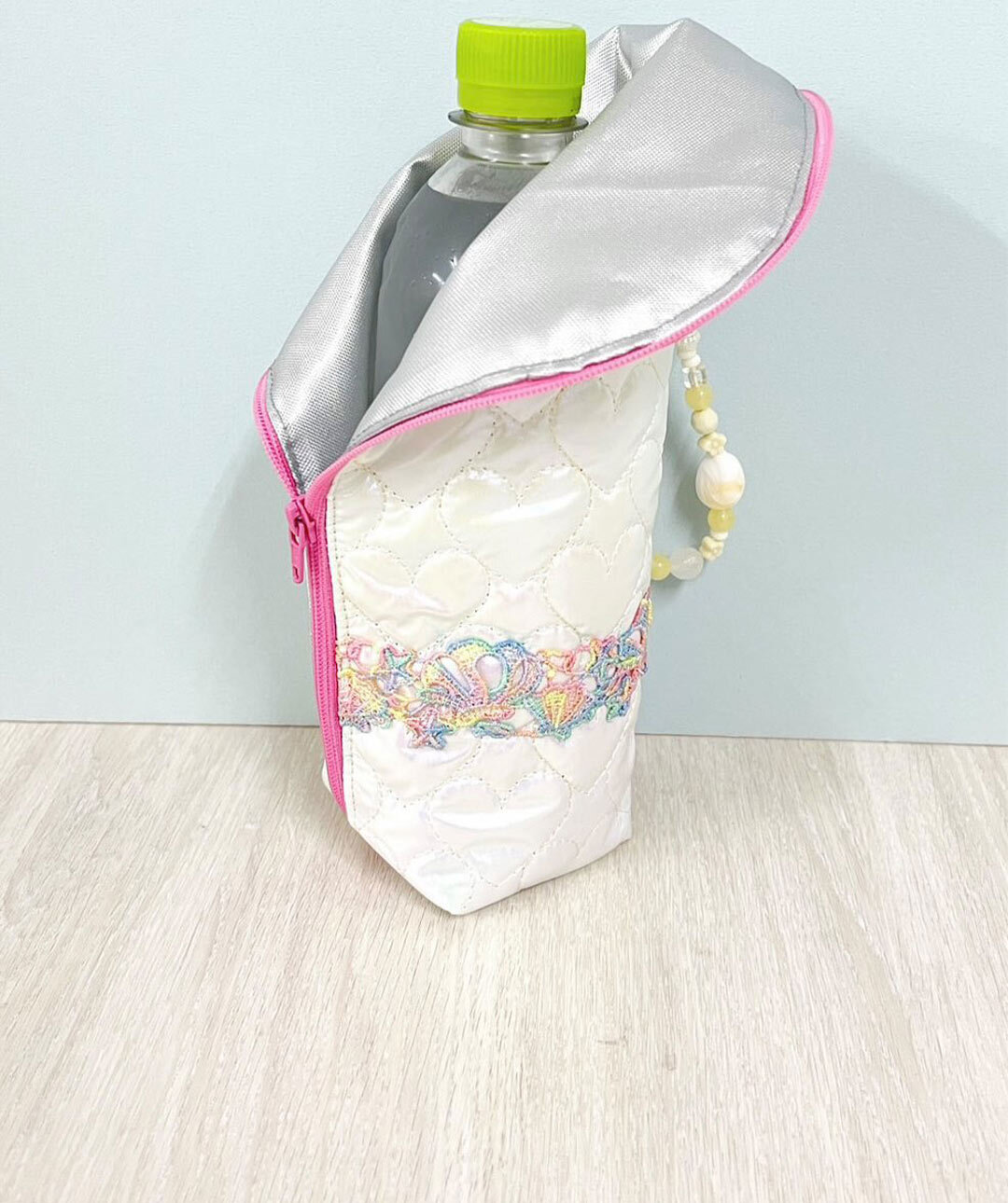 ホログラムキルトのペットボトルケース